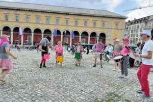 Begleitung durch die Trommelgruppe HardHeartBeat Begleitung durch die Trommelgruppe HardHeartBeat